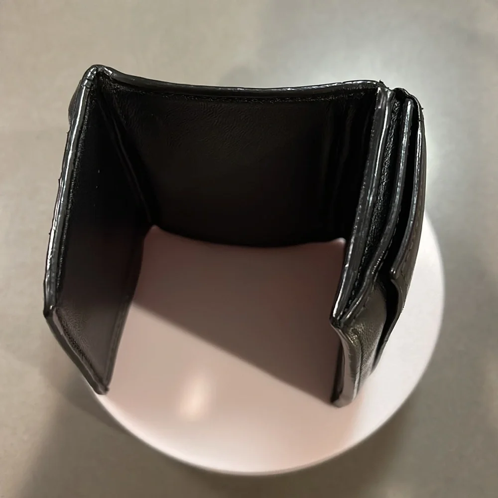 Bottega Veneta Authentic Man Leather Wallet in great condition